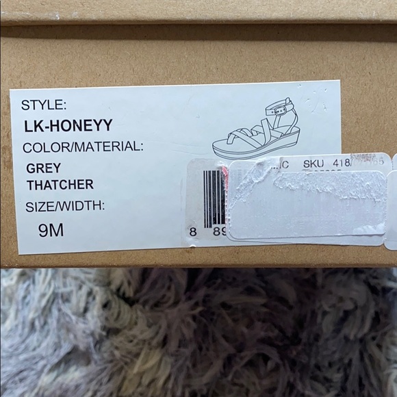 LUCKY BRAND SNAKESKIN SANDAL - Picture 4 of 5